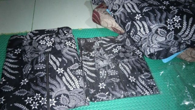 Batik Couple Keluarga - Couple Baju Batik Satu Keluarga Motif Kupu Sogan Abu2