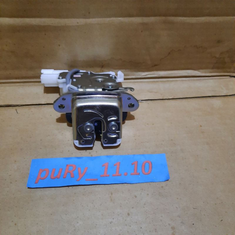 DOOR LOCK DOORLOCK DORLOCK PINTU BELAKANG BAGASI BEGASI AGYA AYLA ORI