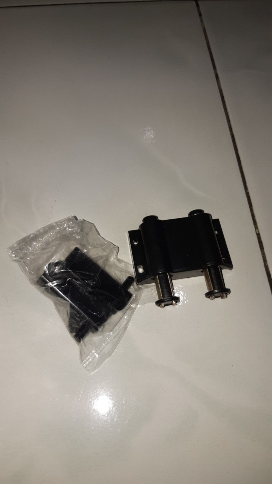 Engsel Jepit Kaca 5 Mm / Engsel Pivot Kaca T-86 (perset) Engsel Jepit Etalase Kaca Atas Bawah