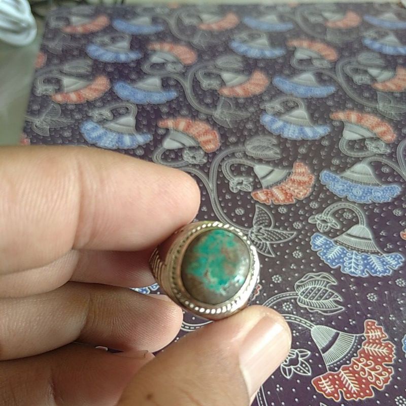 batu pirus persia asli. warna hijau berserat