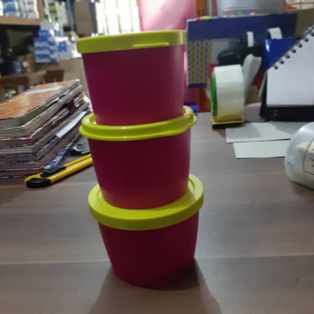 Tempat makan tupperware kecil