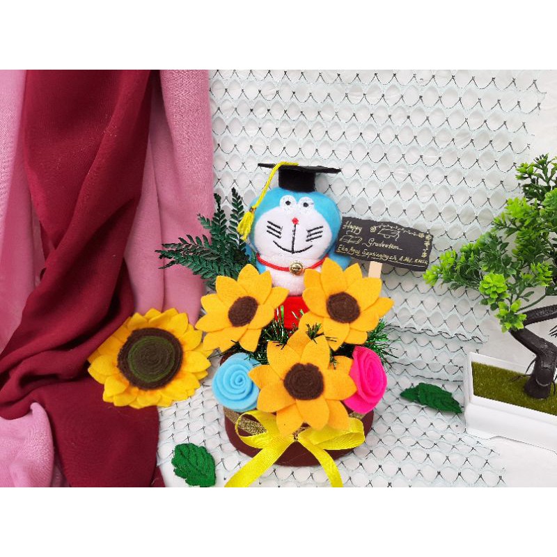 Buket Boneka Wisuda Doraemon