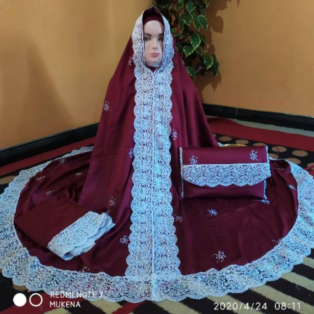 Mukena  syahrini velvet / mukena cantik / mukena vilvet / mukena bordir /mukena renda