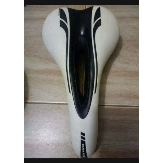 sadel united hitam putih