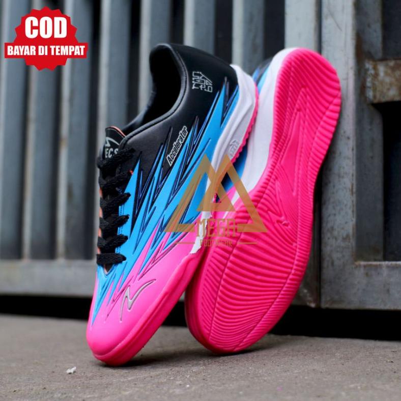 886543 (Bayar Di Tempat) Sepatu Futsal Pria Ortus_ Ortuseight_ _Liberte Putih Pink Terlaris