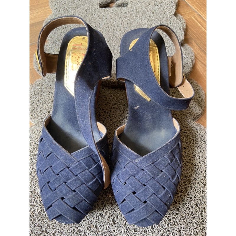 sendal sepatu RETAIL THERAPY