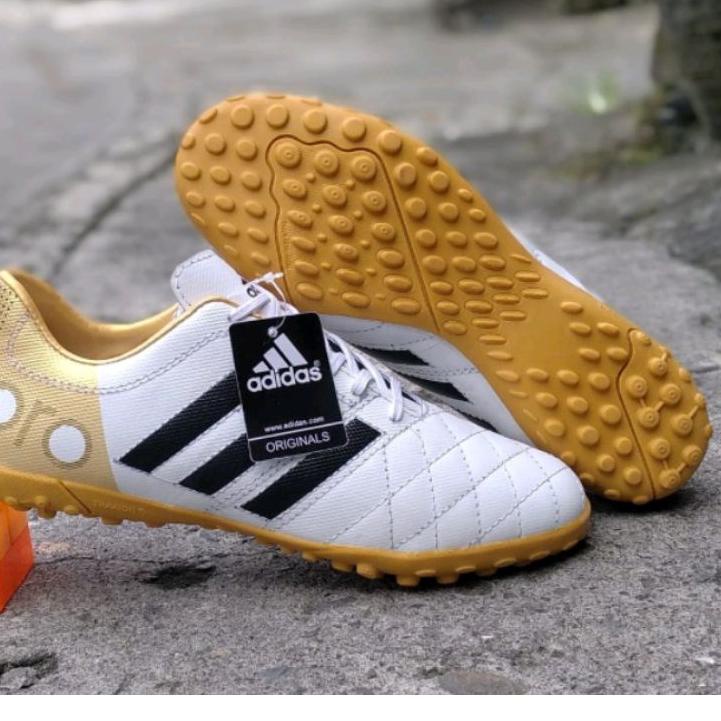 Serbuuuu.. sepatu Adidas Copa mundial traning wasit