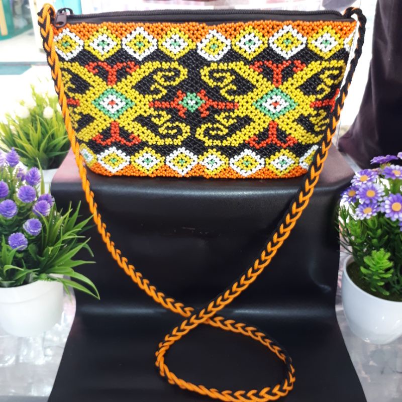 Tas Manik - Tas Selempang Wanita Motif Khas Dayak