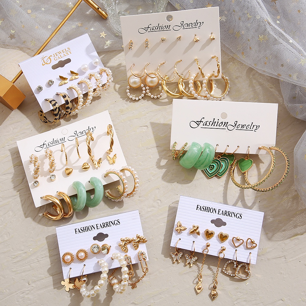 Anting Stud Desain Kepingan Salju Mutiara Berlian Bahan Logam Warna Emas Untuk Wanita