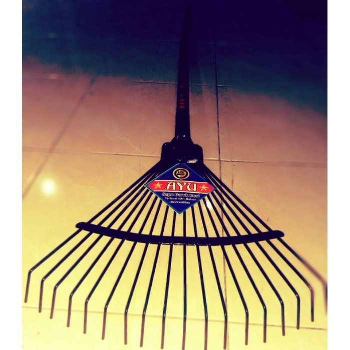 Sapu taman besi/sapu garuk besi/sapu daun kering(PAKAI GAGANG)(KAWAT 3MM)