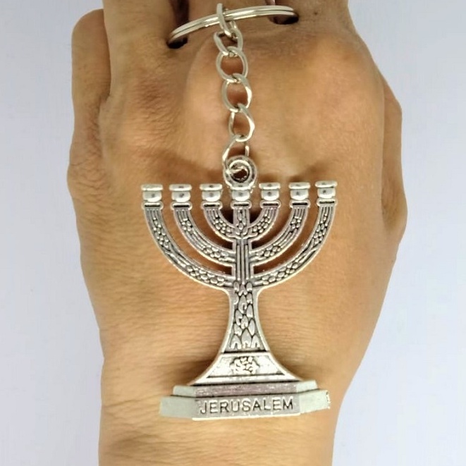 Gantungan Kunci Menorah Kaki Dian Hanukkah Souvenir Profetik Mesianik Judaika