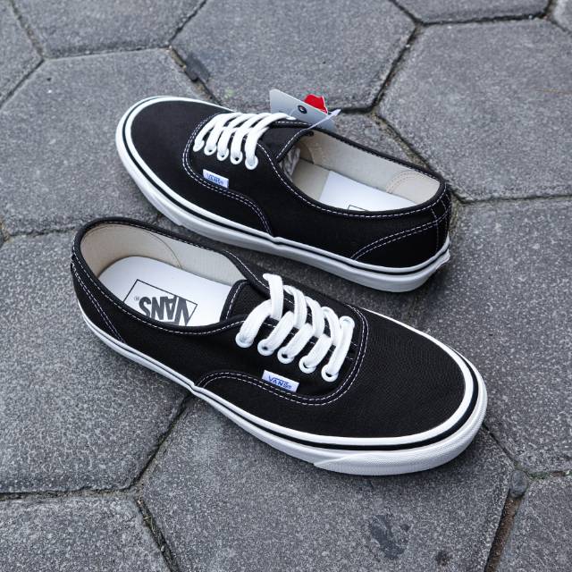 vans authentic anaheim black white