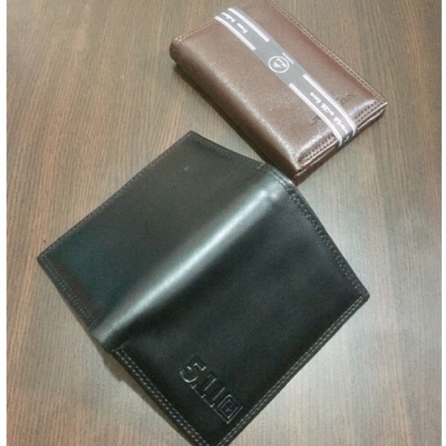 dompet ukuran tanggung 3/4 bahan kulit sintetis lokal bisa untuk pria dan wanita #dompet #dompetpria #dompetwanita #dompettanggung #dompetkeren