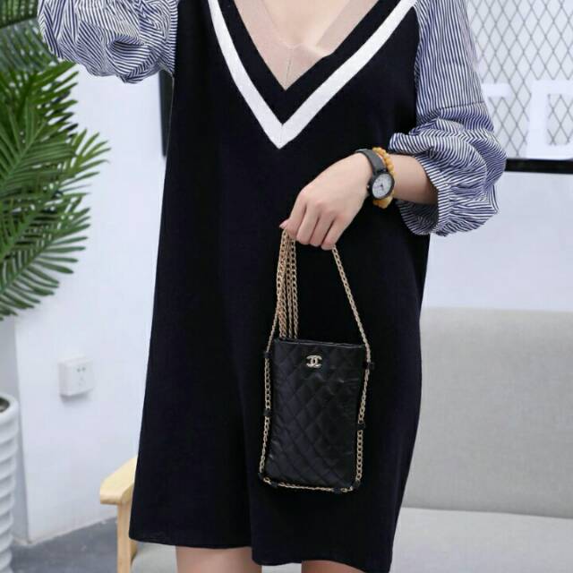 Chanel Hand Phone Bag With Chain Crossbofy