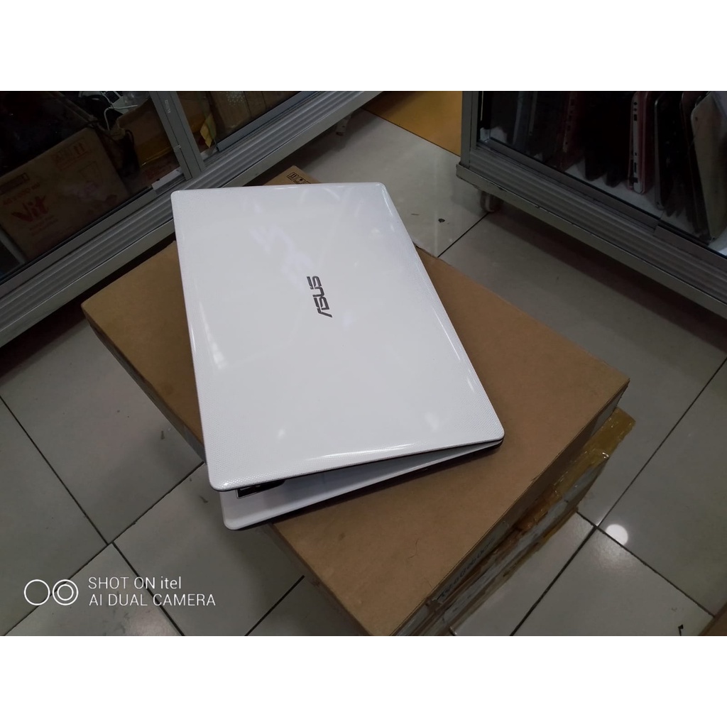 LAPTOP LEPTOP ASUS i3 HDD 500GB  VGA NVIDIA 2GB  GENERASI BARU WINDOWS10  SIAP PAKAI