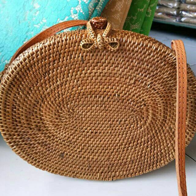 TAS ROTAN OVAL CANTIK