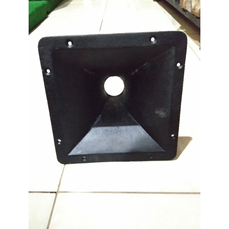 Horn / Corong Tweeter 22×22 Dengan Lubang 2" (Baut)