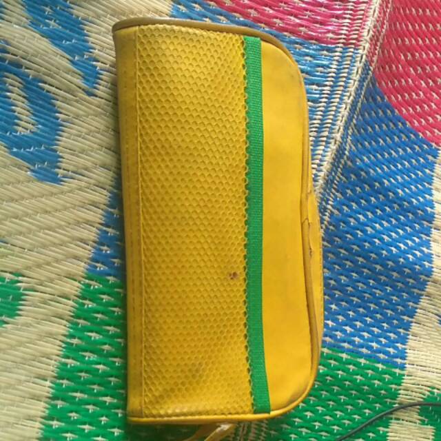 

Tempat Pensil Kuning Brasil