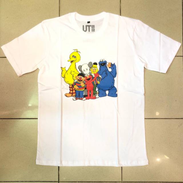 Kaos Tshirt Uniqlo UT x Kaws Elmo and Friends Premium - 001