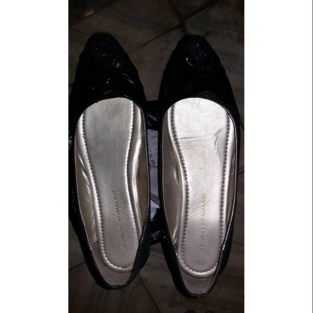 Flat shoes yongki komaladi