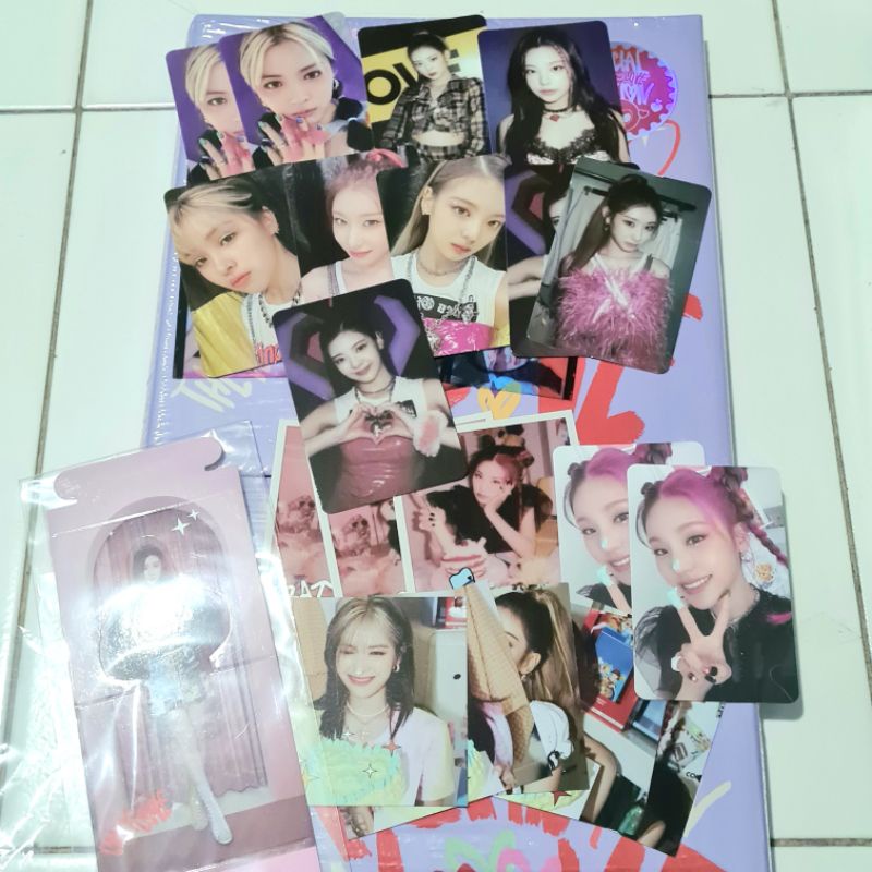 (Normal/ Special edition) Itzy Photocard/ Polaroid/ Standing card / Concept Film / Special Card / Po