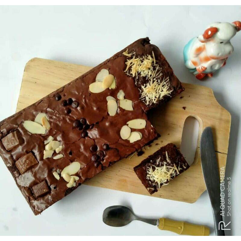 

BROWNIES Nyoklat Lumer