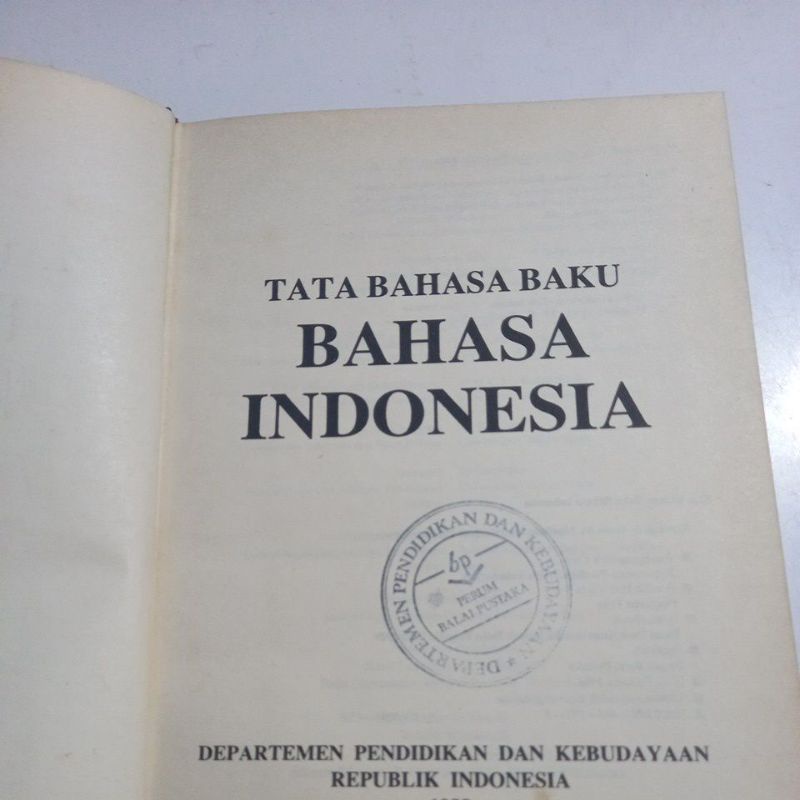 TATA BAHASA BAKU BAHASA INDONESIA.