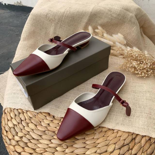 Sendal charles keith
