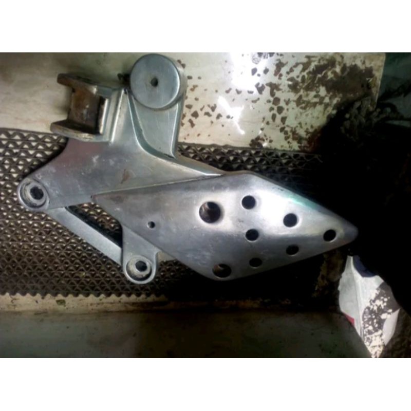 footstep sebelah kanan cbr 150 Thailand