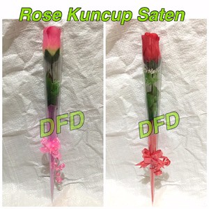 

Kado Valentine Gift / Bunga Rose Kuncup Saten ( Minim 6 )