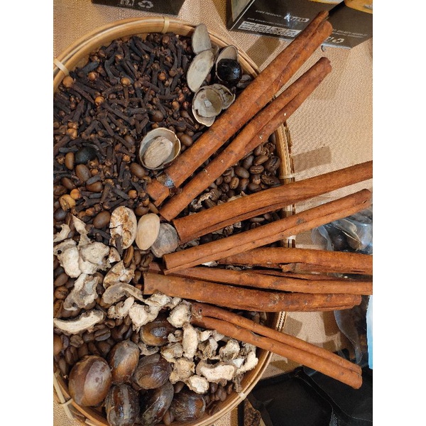 

Korzaln Kopi Rempah (Jahe Emprit, Kapulaga, Kayu Manis, Jambe Muda, Merica, Kunci)