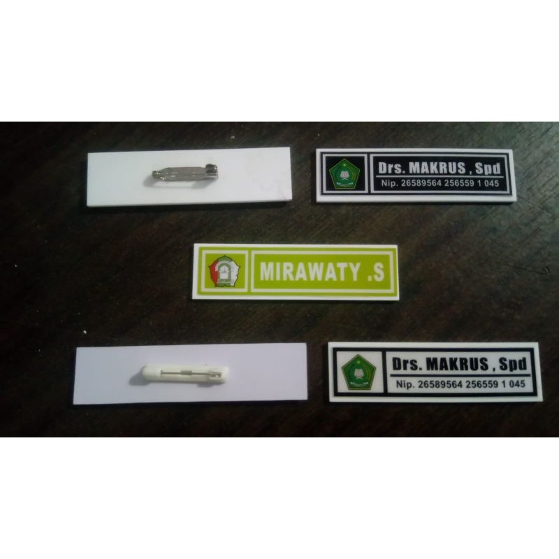 

Name tag akrilik peniti