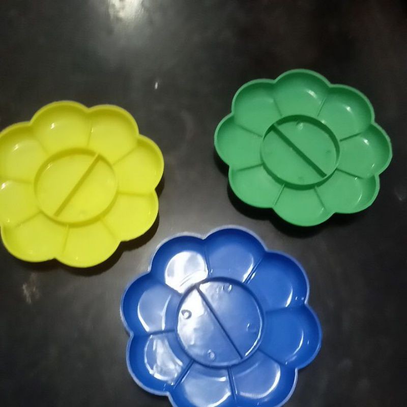 

Palet motif Bunga/Tempat cat air