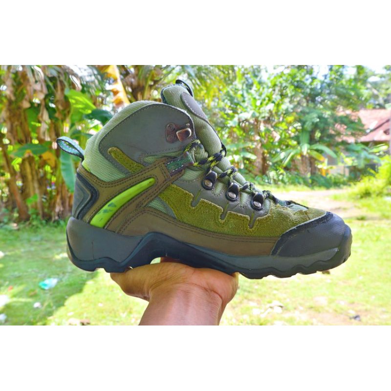 THE NORTH FACE,SEPATU GUNUNG SECOND