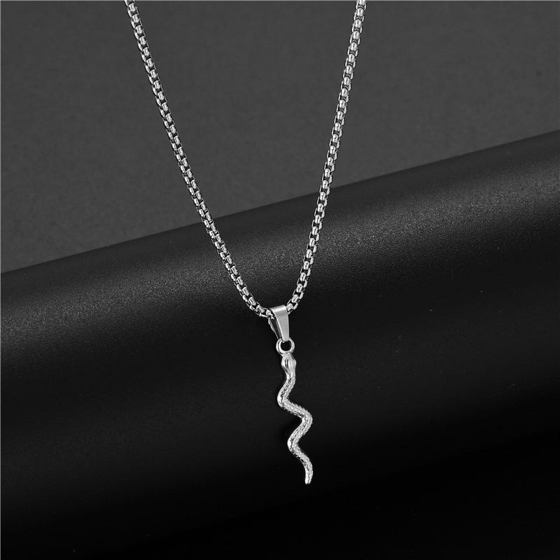 Fashion baru stainless steel yang dipersonalisasi kalung ular pesona titanium baja klavikula rantai