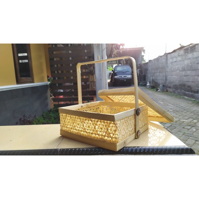 

Rantang Kotak Truntum | keranjang Hampers Bambu | 25cm