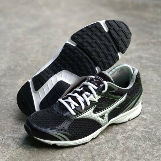 Sepatu Running Mizuno 1906 Original black silver