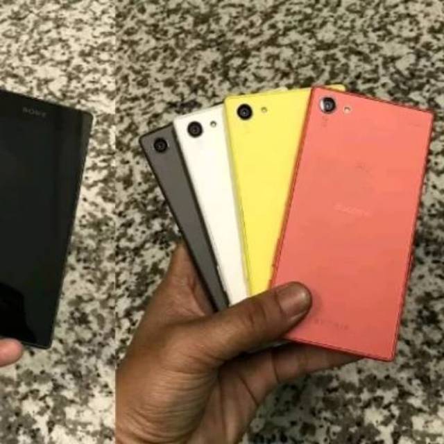 Sony Xperia Z5 Compact Docomo - NFC - ROM 32GB 32 - RAM 2GB 2 - 4G LTE