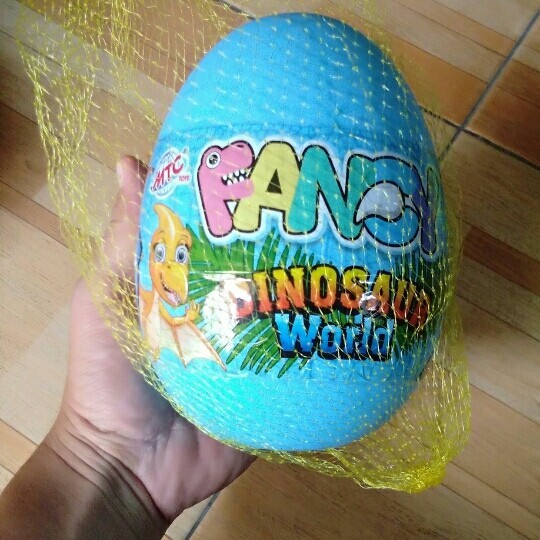 Fancy Surprise Egg Mainan Bola Kejutan Dinosaurus Besar ukuran 17 cm