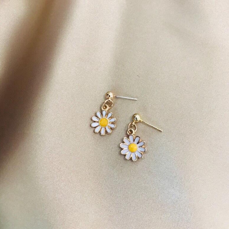 Anting Drop Bentuk Bunga Daisy Gaya Korea Untuk Wanita