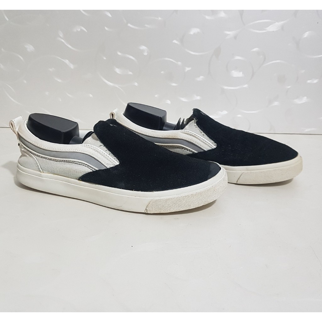 Sepatu - Descente  - Size 37 sd 37.5 sd  38 Original 100% Scd