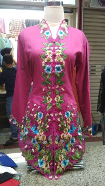 Kebaya encim bordir kupu kupu