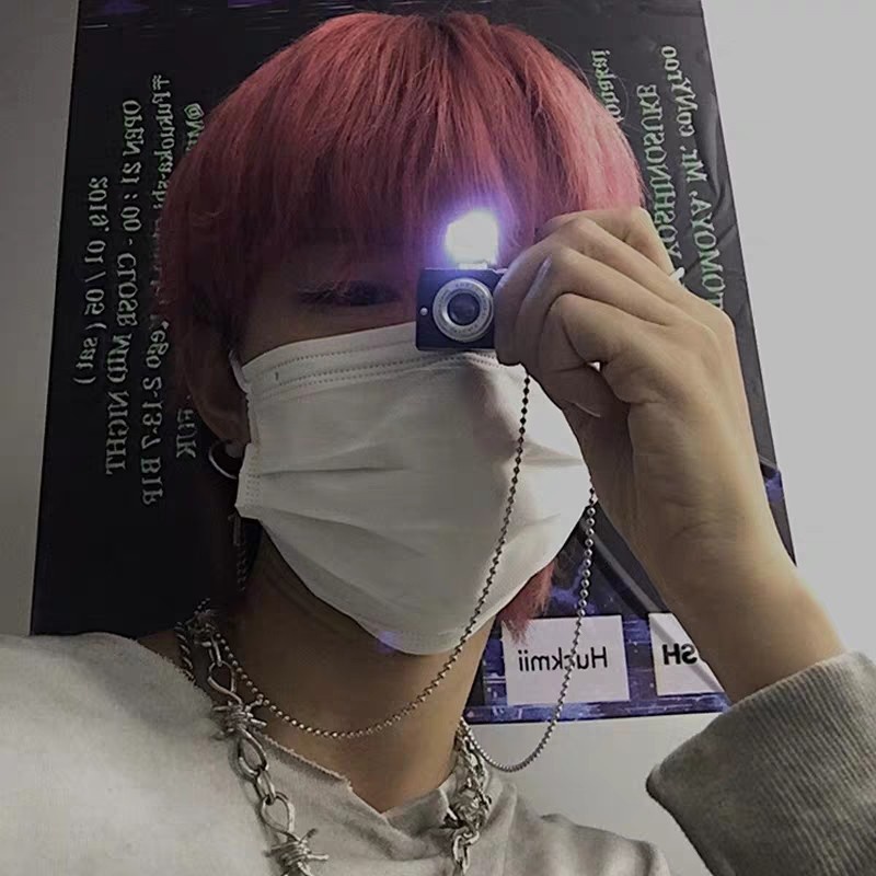 Kalung Liontin Kamera Lampu LED Fotoflash Gaya Korea Hip-Hop Retro Untuk Pria Dan Wanita