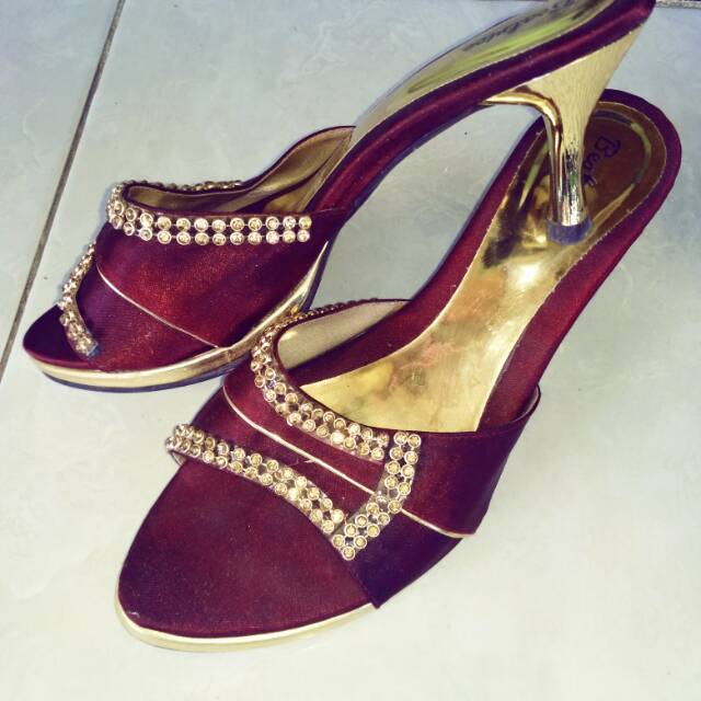 Sandal heels preloved gold maroon