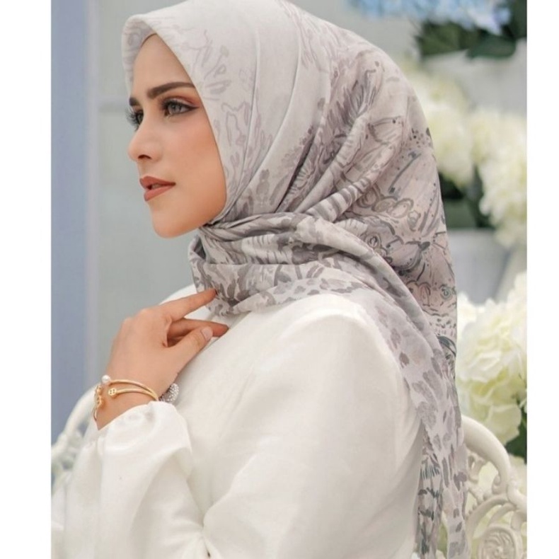 Farsha Series In Bone Buttonscarves