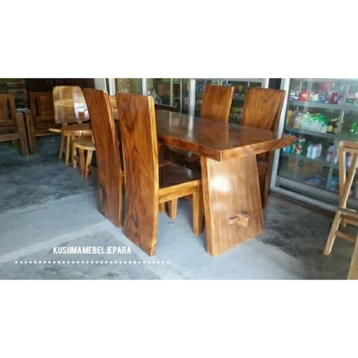 Set Meja Kursi Makan Kayu Trembesi (1 Meja, 4 Kursi)