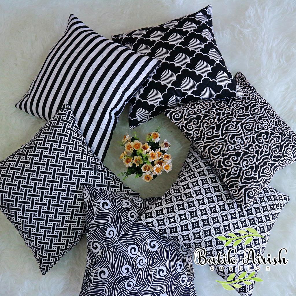 Sarung Bantal  Batik Sofa uk 40x40 cm Black  and White  