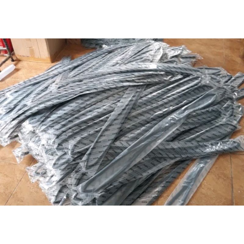list moulding karet kaca depan innova 2004-2015 original