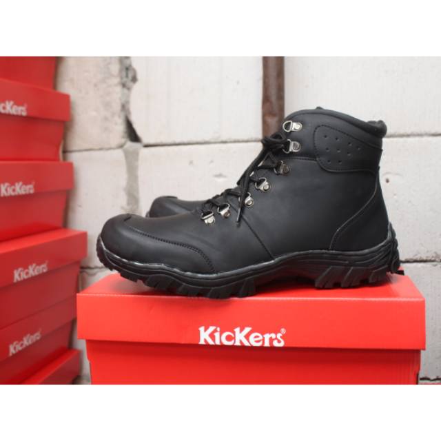 Sepatu boots