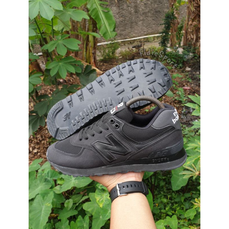 SEPATU RUNNIG FULL BLACK / SNEAKERS FULL BLACK / SEPATU JOGGING FULL BLACK / SEPATU FULL HITAM